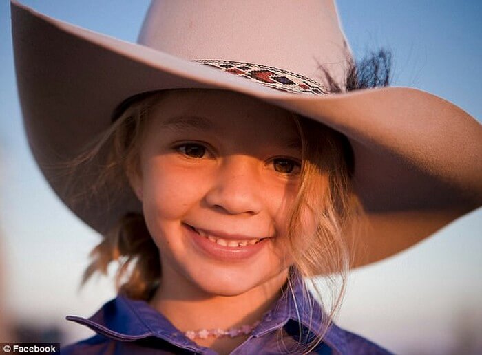 menina-suicida-se-por-causa-de-bullying-e-familia-convida-os-culpados-para-irem-ao-funeral5